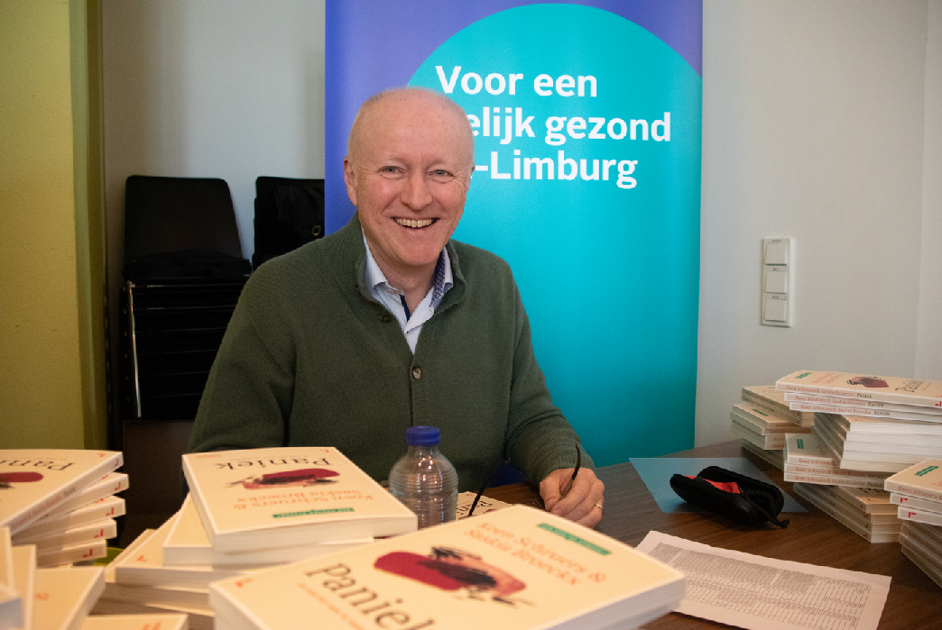 Koen Schruers signeert boeken